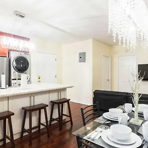  Apartment Brooklyn 3 Bedroom 1 Bathroom 8 Minutes To Subway 30 Minutes To Manhattan